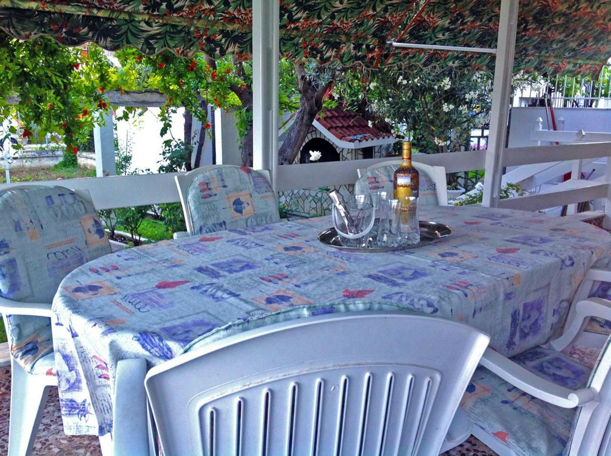 Villa Fofo - Beautiful Sea Front Villa With 650M2 Garden Nea Kallikrateia Eksteriør bilde