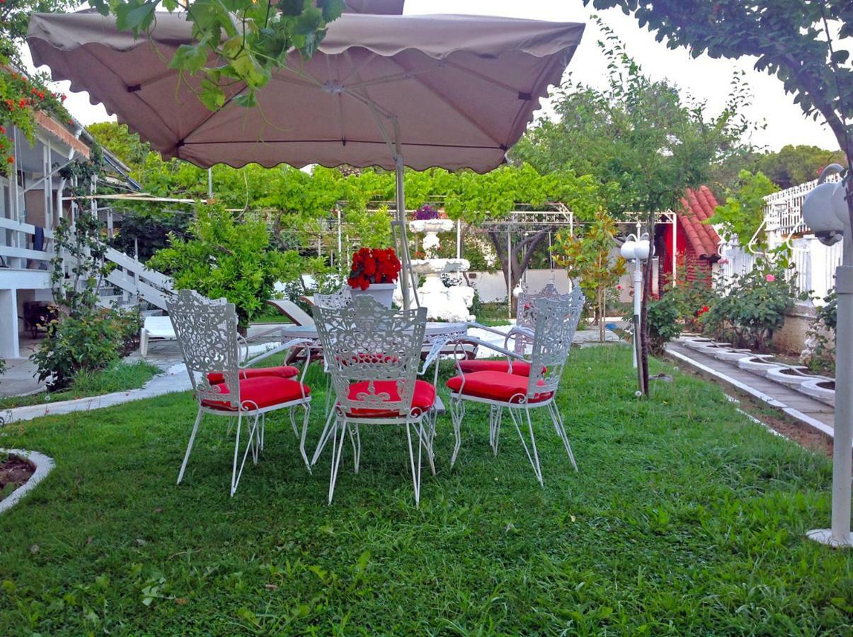Villa Fofo - Beautiful Sea Front Villa With 650M2 Garden Nea Kallikrateia Eksteriør bilde