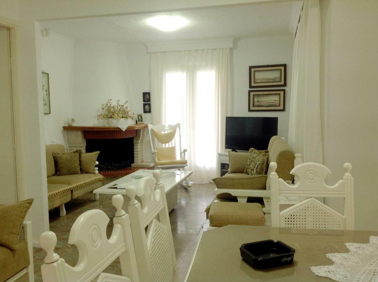 Villa Fofo - Beautiful Sea Front Villa With 650M2 Garden Nea Kallikrateia Eksteriør bilde