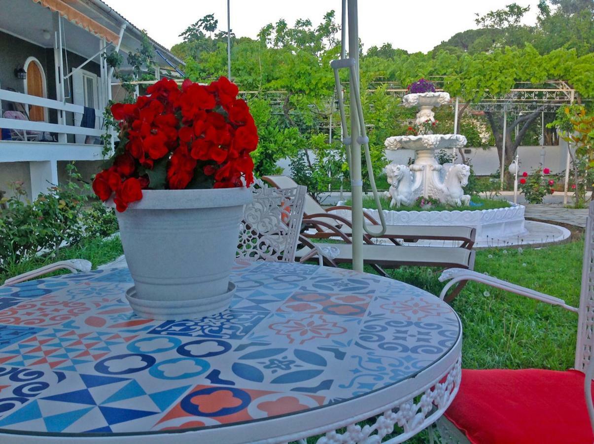 Villa Fofo - Beautiful Sea Front Villa With 650M2 Garden Nea Kallikrateia Eksteriør bilde