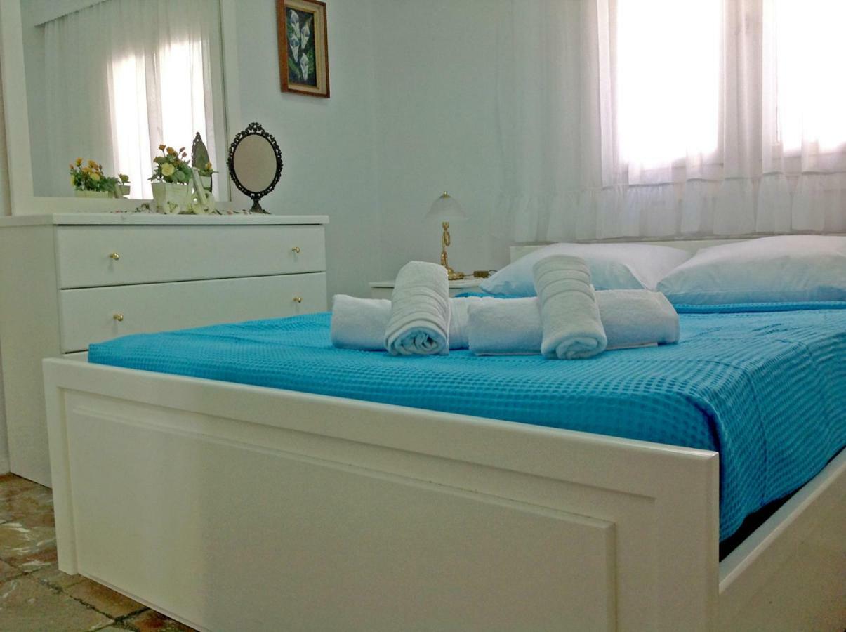 Villa Fofo - Beautiful Sea Front Villa With 650M2 Garden Nea Kallikrateia Eksteriør bilde