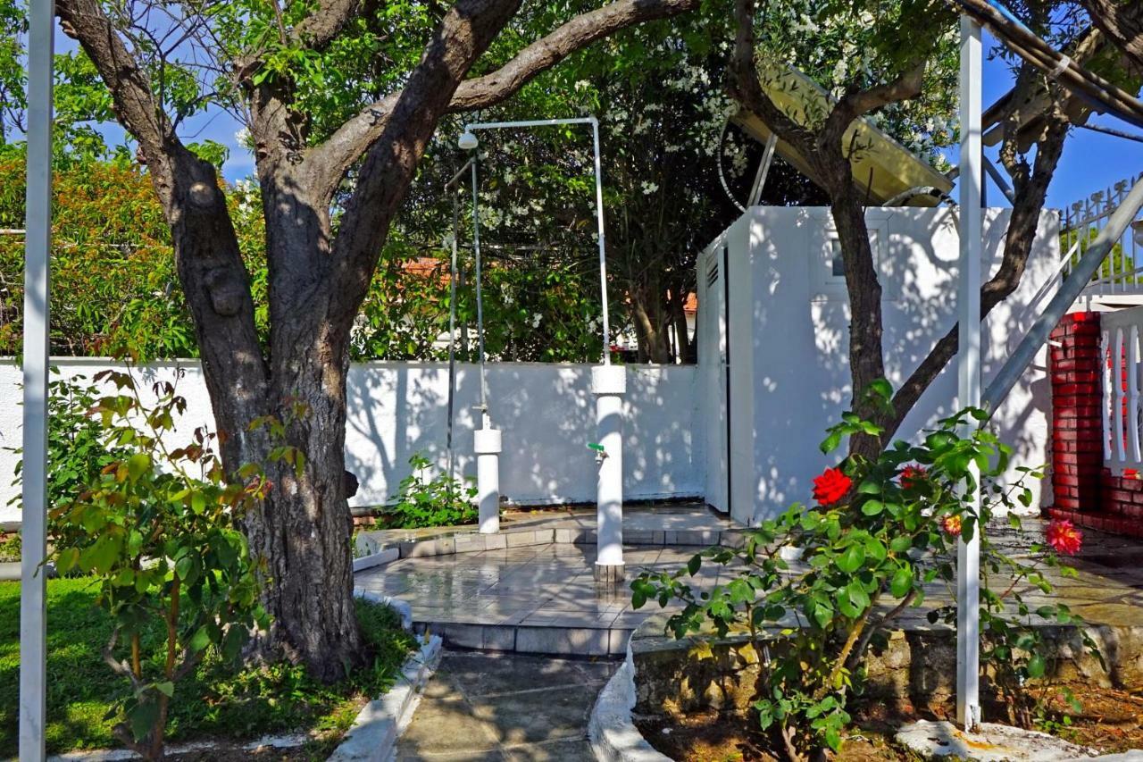 Villa Fofo - Beautiful Sea Front Villa With 650M2 Garden Nea Kallikrateia Eksteriør bilde