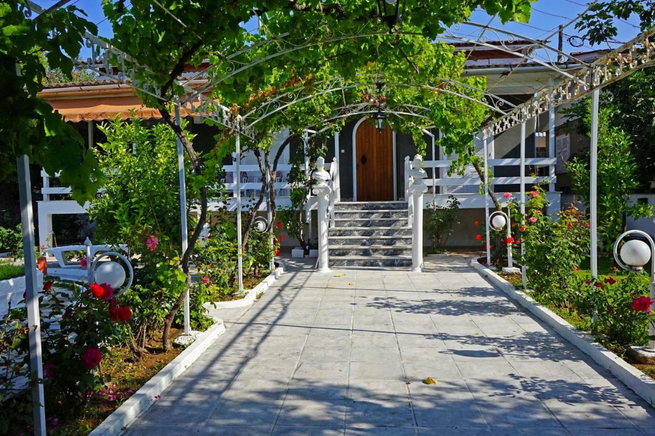 Villa Fofo - Beautiful Sea Front Villa With 650M2 Garden Nea Kallikrateia Eksteriør bilde