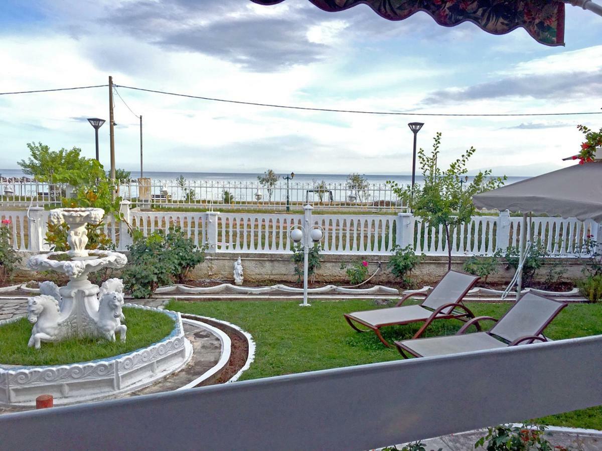 Villa Fofo - Beautiful Sea Front Villa With 650M2 Garden Nea Kallikrateia Eksteriør bilde